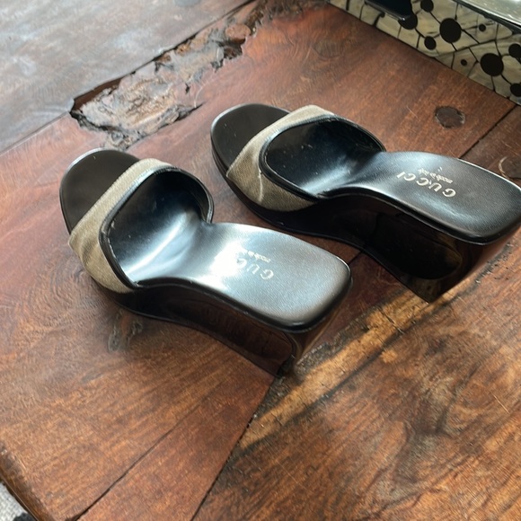 Gucci Slide- Must Have Go-To Everything Gucci! - Picture 6 of 11